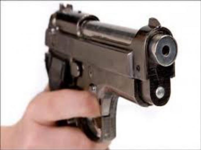 pistol showing Robbery at Gold Loan Office | पिस्तुलाच्या धाकाने गोल्ड लोनच्या कार्यालयावर दरोडा; ५० लाखांचा ऐवज लुटला pistol showing Robbery at Gold Loan Office | पिस्तुलाच्या धाकाने गोल्ड लोनच्या कार्यालयावर दरोडा; ५० लाखांचा ऐवज लुटला