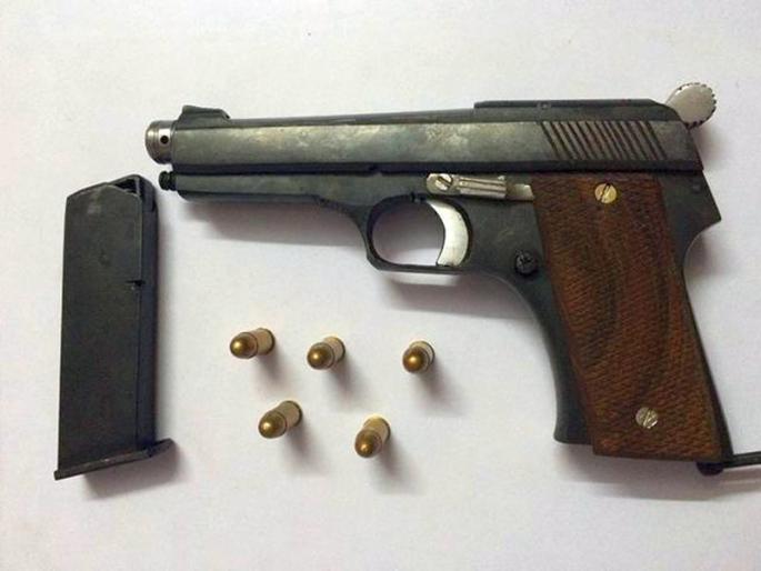 Illegal pistol seized by crime branch | बेकायदेशीरपणे पिस्तूल बाळगणारा सोरतापवाडीत गुन्हे शाखेकडून जेरबंद Illegal pistol seized by crime branch | बेकायदेशीरपणे पिस्तूल बाळगणारा सोरतापवाडीत गुन्हे शाखेकडून जेरबंद
