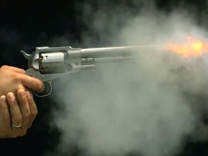 youth died in Knife attack and firing in Bhusawal | भुसावळमध्ये तरुणावर चाकू हल्ला आणि गोळीबार; गंभीर जखमी झालेल्या तरुणाचा मृत्यू youth died in Knife attack and firing in Bhusawal | भुसावळमध्ये तरुणावर चाकू हल्ला आणि गोळीबार; गंभीर जखमी झालेल्या तरुणाचा मृत्यू