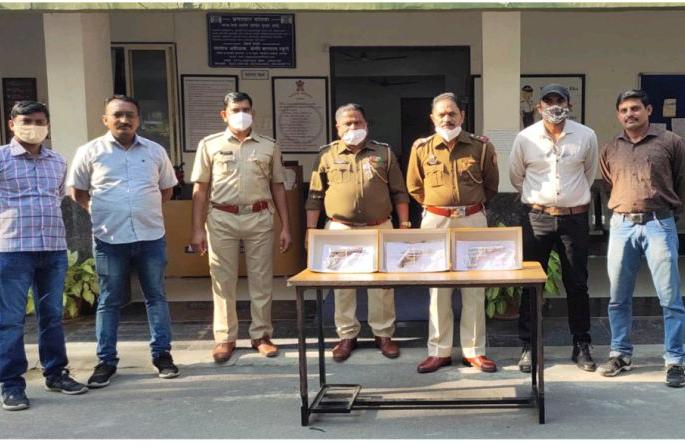 Notorious gangster involved in pistol smuggling arrested in Nagpur | पिस्तुलाच्या तस्करीत गुंतलेला कुख्यात गुंड नागपुरात  जेरबंद Notorious gangster involved in pistol smuggling arrested in Nagpur | पिस्तुलाच्या तस्करीत गुंतलेला कुख्यात गुंड नागपुरात  जेरबंद