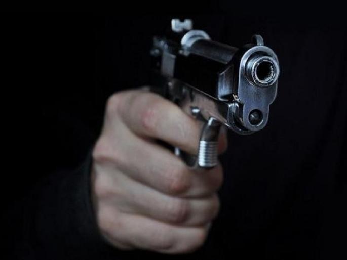 Robbery in Satara with pistol held to head, one arrested in Pune | डोक्याला पिस्तूल लावून साताऱ्यात लुटमार, एकास पुण्यात अटक Robbery in Satara with pistol held to head, one arrested in Pune | डोक्याला पिस्तूल लावून साताऱ्यात लुटमार, एकास पुण्यात अटक