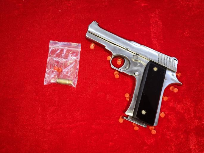 Juvenile suspect who came to sell country made pistols arrested, action taken at vita in Sangli | देशी बनावटीचे पिस्तूल विक्रीसाठी आलेल्या अल्पवयीन संशयितास अटक, सांगलीतील विट्यात कारवाई Juvenile suspect who came to sell country made pistols arrested, action taken at vita in Sangli | देशी बनावटीचे पिस्तूल विक्रीसाठी आलेल्या अल्पवयीन संशयितास अटक, सांगलीतील विट्यात कारवाई