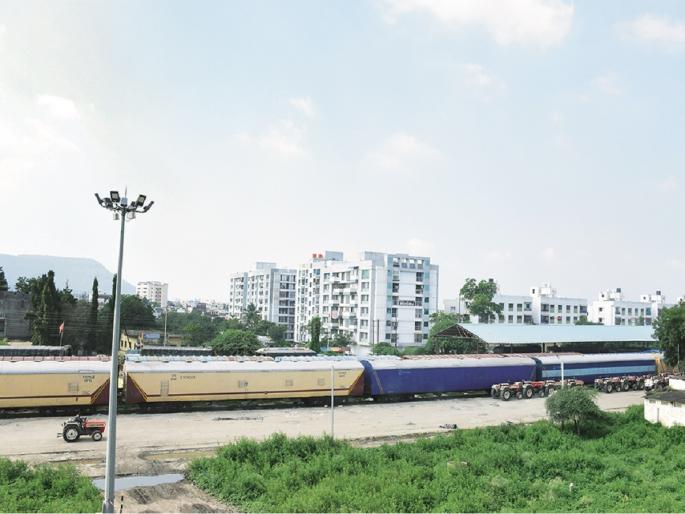 Aurangabad to have 24 bogie pit line, agree to take Maldhakka to Daulatabad | औरंगाबादची २४ बोगींची पीटलाइन लागणार मार्गी, मालधक्का दौलताबादला नेण्यास सहमती Aurangabad to have 24 bogie pit line, agree to take Maldhakka to Daulatabad | औरंगाबादची २४ बोगींची पीटलाइन लागणार मार्गी, मालधक्का दौलताबादला नेण्यास सहमती