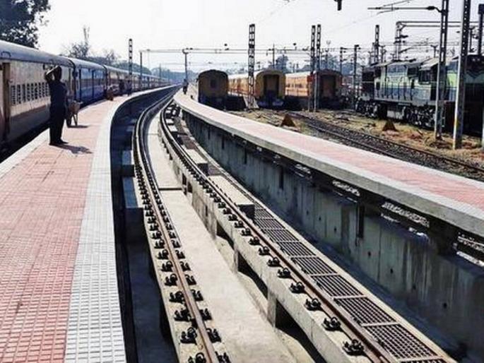 Aurangabad's pitline on paper; General Manager of Railways bypasses the city and inspects the pit line | औरंगाबादची पीटलाइन कागदावरच; रेल्वेचे जनरल मॅनेजर शहराला बायपासकरून जालन्यात पीटलाइनच्या पाहणीस Aurangabad's pitline on paper; General Manager of Railways bypasses the city and inspects the pit line | औरंगाबादची पीटलाइन कागदावरच; रेल्वेचे जनरल मॅनेजर शहराला बायपासकरून जालन्यात पीटलाइनच्या पाहणीस