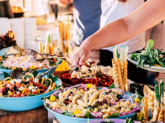 Prepare to increase the bride's budget; A fusion of pizza, pasta with indigenous dishes at the royal wedding | वधूपित्यांची बजेट वाढविण्याची तयारी; शाही लग्नात देशी पदार्थांसोबत पिझ्झा, पास्ताचे फ्यूजन Prepare to increase the bride's budget; A fusion of pizza, pasta with indigenous dishes at the royal wedding | वधूपित्यांची बजेट वाढविण्याची तयारी; शाही लग्नात देशी पदार्थांसोबत पिझ्झा, पास्ताचे फ्यूजन