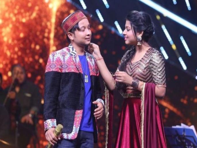 Indian Idol 12 grand finale : pawandeep rajan proposed arunita kanjilal with cauliflower | Indian Idol 12 grand finale : पवनदीपने अरूणिताला दिलं फुल ...पण...!! Indian Idol 12 grand finale : pawandeep rajan proposed arunita kanjilal with cauliflower | Indian Idol 12 grand finale : पवनदीपने अरूणिताला दिलं फुल ...पण...!!