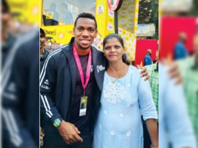 Mumbai marathon: Unfortunate death of female police constable Kanchan Bhise | मॅरेथॉनमधील ‘तो’ सेल्फी अखेरचा ठरला; महिला पोलिस हवालदाराचा दुर्दैवी मृत्यू Mumbai marathon: Unfortunate death of female police constable Kanchan Bhise | मॅरेथॉनमधील ‘तो’ सेल्फी अखेरचा ठरला; महिला पोलिस हवालदाराचा दुर्दैवी मृत्यू