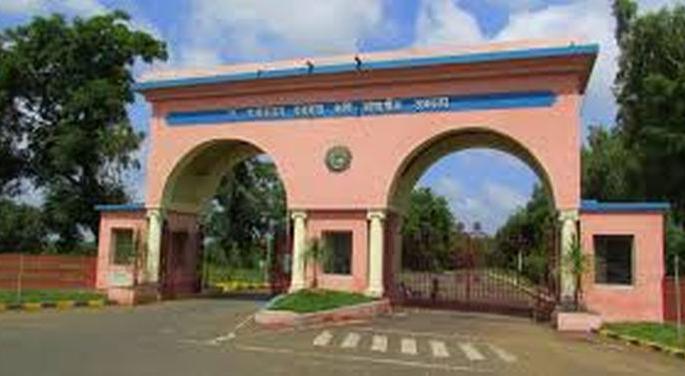 Agricultural University researchers guide only advanced farmers! | कृषी विद्यापीठ संशोधकांचे मार्गदर्शन केवळ प्रगत शेतकऱ्यांपर्यंतच!