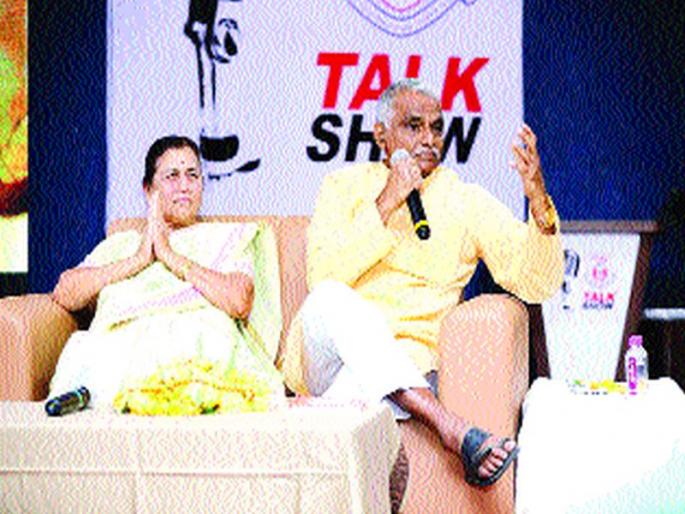 The society gave fillip, talk of light at the talk show with the students | समाजाने भरभरून दिले, टॉक शोतून प्रकाश आमटेंचा विद्यार्थ्यांशी संवाद The society gave fillip, talk of light at the talk show with the students | समाजाने भरभरून दिले, टॉक शोतून प्रकाश आमटेंचा विद्यार्थ्यांशी संवाद