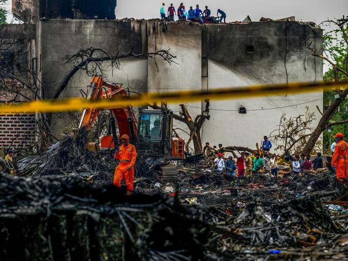 Ahmedabad Air India Plane Crash Big update! Seven bodies identified; Vijay Rupani's body not identified, death toll... | मोठी अपडेट! सात मृतदेहांची ओळख पटली; विजय रुपाणींच्या मृतदेहाची ओळख पटलेली नाही, मृतांचा आकडा... Ahmedabad Air India Plane Crash Big update! Seven bodies identified; Vijay Rupani's body not identified, death toll... | मोठी अपडेट! सात मृतदेहांची ओळख पटली; विजय रुपाणींच्या मृतदेहाची ओळख पटलेली नाही, मृतांचा आकडा...