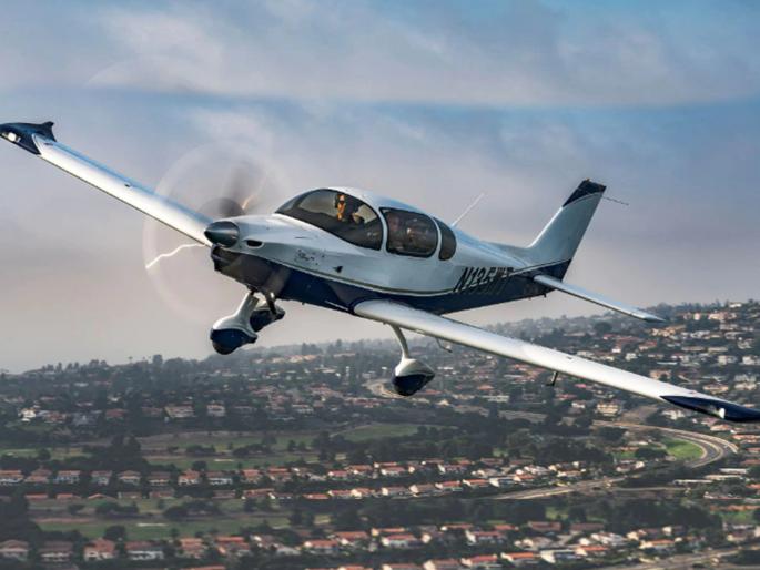 homemade plane crash last flight for pilot as well as passenger death in sky know what happened | Airplane Story Trending on social media: वडिलांच्या अस्थिविसर्जनासाठी घरातच बनवलं विमान, नंतर जे झालं ते वाचून बसेल धक्का homemade plane crash last flight for pilot as well as passenger death in sky know what happened | Airplane Story Trending on social media: वडिलांच्या अस्थिविसर्जनासाठी घरातच बनवलं विमान, नंतर जे झालं ते वाचून बसेल धक्का