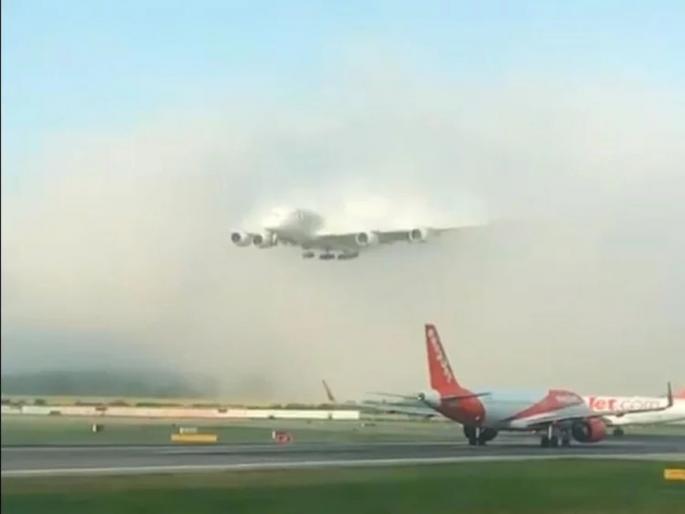 Emirates aircraft made a grand entry by tearing the clouds video viral | Video : विमानाची एअरपोर्टवर दमदार एन्ट्री, एकदा बघाल बघतच रहाल! Emirates aircraft made a grand entry by tearing the clouds video viral | Video : विमानाची एअरपोर्टवर दमदार एन्ट्री, एकदा बघाल बघतच रहाल!