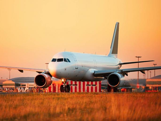 ticket prices hiked as 164 planes go unused | १६४ विमाने वापराविना म्हणून वाढले तिकीट दर; दिल्लीत ६४, तर मुंबईत २४ विमाने उभी ticket prices hiked as 164 planes go unused | १६४ विमाने वापराविना म्हणून वाढले तिकीट दर; दिल्लीत ६४, तर मुंबईत २४ विमाने उभी