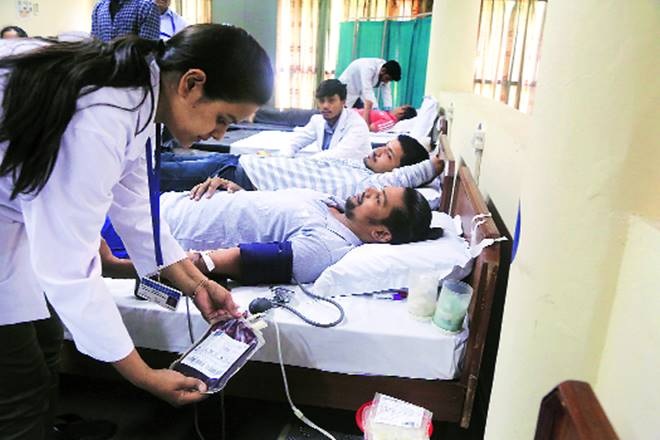 Coronation; Emerging plasma donation movement in Solapur | कोरोनाबाधितांना जीवदान; सोलापुरात उभारतेय प्लाझ्मा दान चळवळ Coronation; Emerging plasma donation movement in Solapur | कोरोनाबाधितांना जीवदान; सोलापुरात उभारतेय प्लाझ्मा दान चळवळ