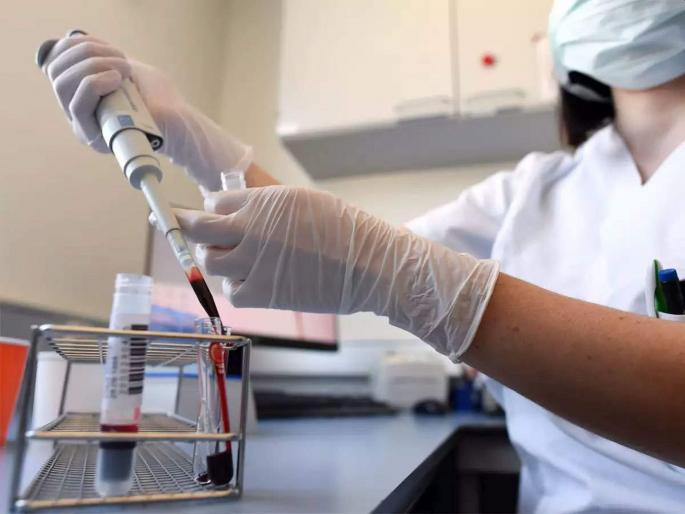 CoronaVirus New virus found in patients undergoing plasma therapy in UK | CoronaVirus News: ब्रिटनमध्ये प्लाझ्मा थेरपी घेतलेल्या रुग्णांमध्ये सापडला नवा विषाणू