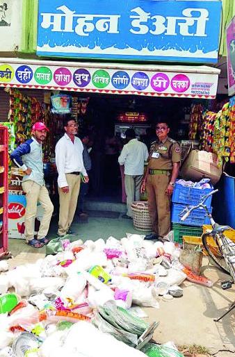 Over Hundred and a half lacs Rs. fine recovered during plastic ban in Nagpur | नागपुरात प्लास्टिकबंदीत दीड लाखांवर दंडवसुली Over Hundred and a half lacs Rs. fine recovered during plastic ban in Nagpur | नागपुरात प्लास्टिकबंदीत दीड लाखांवर दंडवसुली