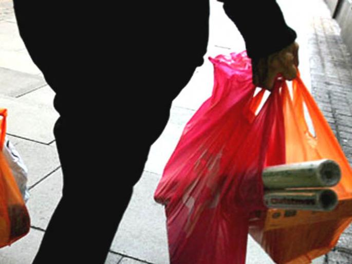 A plastic bag will hold Bakote if seen; Municipal teams will keep watch | प्लास्टीकची पिशवी दिसल्यास धरले जाईल बकोटे; पालिका पथकांचा राहणार वॉच  A plastic bag will hold Bakote if seen; Municipal teams will keep watch | प्लास्टीकची पिशवी दिसल्यास धरले जाईल बकोटे; पालिका पथकांचा राहणार वॉच