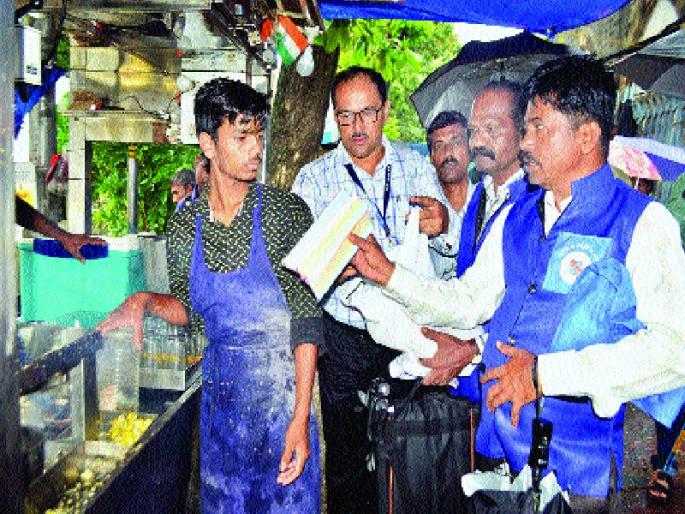 Plastic Ban: Treatment of Mumbaiers due to lack of plastic | Plastic Ban : प्लॅस्टिकअभावी मुंबईकरांची त्रेधा