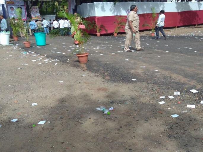 Nationalist Congress Party forgot plastic ban | राष्ट्रवादी काँग्रेस पार्टीला प्लास्टिक बंदीचा विसर