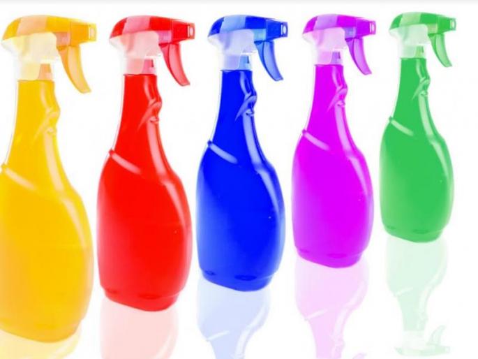 use damp cloth for cleaning car interior plastic | कारच्या आतील प्लॅस्टिक स्वच्छतेसाठी वॅक्स पॉलिशपेक्षा साध्या कापडाच्या ओलसर फडक्याचा वापर अधिक प्रभावी