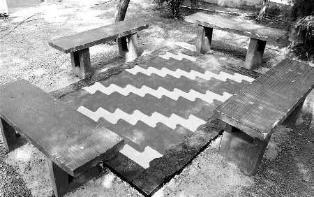 Pavement block made of plastic wastes, better than cement | प्लास्टिक कचऱ्यापासून बनविले पेव्हिंग ब्लॉक, सिमेंटच्या तुलनेत दर्जेदार Pavement block made of plastic wastes, better than cement | प्लास्टिक कचऱ्यापासून बनविले पेव्हिंग ब्लॉक, सिमेंटच्या तुलनेत दर्जेदार