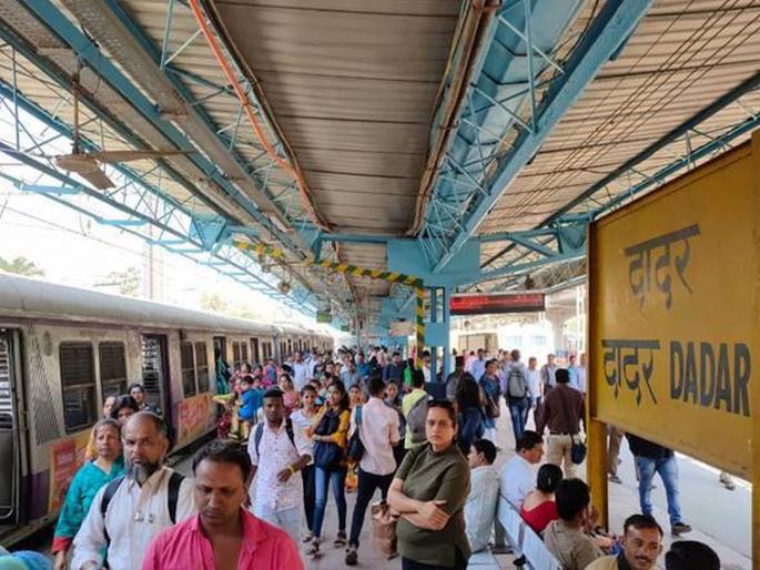 many passengers not taking platform ticket worth rs 50 saving 40 to 45 rupees | जुगाड! प्लॅटफॉर्म तिकीट ५० रुपये झालं; प्रवाशांनी डोकं लढवलं; ४० रुपये वाचले ना भाऊ many passengers not taking platform ticket worth rs 50 saving 40 to 45 rupees | जुगाड! प्लॅटफॉर्म तिकीट ५० रुपये झालं; प्रवाशांनी डोकं लढवलं; ४० रुपये वाचले ना भाऊ