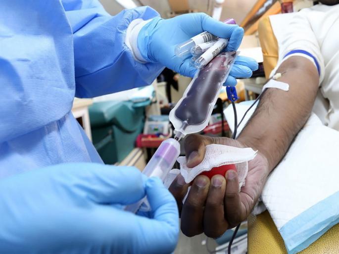 Corona Virus News: Plasma therapy used for the first time in Baramati; Corona patient received life-saving | Corona virus News : बारामतीत प्रथमच प्लाझ्मा थेरपीचा वापर; कोरोना रुग्णाला मिळाले जीवदान Corona Virus News: Plasma therapy used for the first time in Baramati; Corona patient received life-saving | Corona virus News : बारामतीत प्रथमच प्लाझ्मा थेरपीचा वापर; कोरोना रुग्णाला मिळाले जीवदान