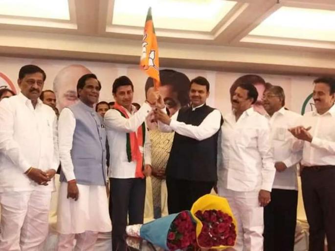 "Who is the loksabha candidate for madha constituency, bjp doesnt declare lok sabha candidate | 'कुणी उमेदवार देता का उमेदवार', भाजपाचा माढ्यातील उमेदवाराचा तिढा कायम  "Who is the loksabha candidate for madha constituency, bjp doesnt declare lok sabha candidate | 'कुणी उमेदवार देता का उमेदवार', भाजपाचा माढ्यातील उमेदवाराचा तिढा कायम
