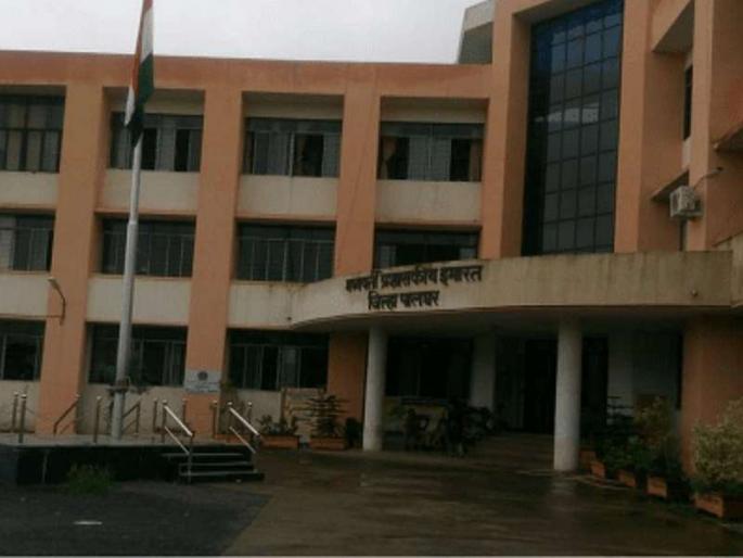 Three posts of Revenue staff vacated in the district | महसूल कर्मचाऱ्यांची ३५२ पदे जिल्ह्यात रिक्त Three posts of Revenue staff vacated in the district | महसूल कर्मचाऱ्यांची ३५२ पदे जिल्ह्यात रिक्त