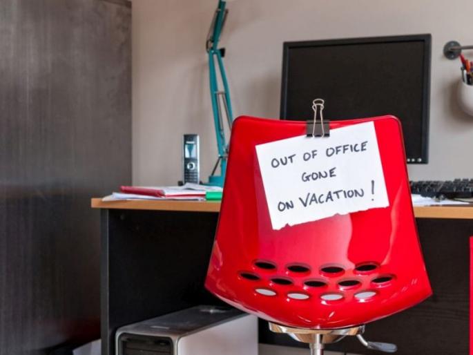 A new rule given by the New Normal is about to be added. That is not to disturb on holidays. | डोक्याला ताप देऊ नका, मी सुटीवर आहे! A new rule given by the New Normal is about to be added. That is not to disturb on holidays. | डोक्याला ताप देऊ नका, मी सुटीवर आहे!