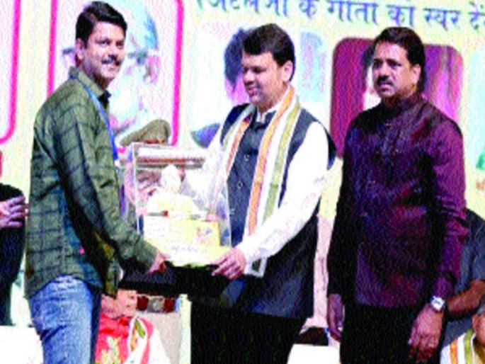 Modi's path to Vajpayee's path - Chief Minister Fadnavis | मोदींची वाटचाल वाजपेयी यांच्या मार्गावरुन - मुख्यमंत्री फडणवीस Modi's path to Vajpayee's path - Chief Minister Fadnavis | मोदींची वाटचाल वाजपेयी यांच्या मार्गावरुन - मुख्यमंत्री फडणवीस