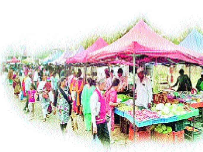 Huge bustling markets in the city | शहरात उदंड जाहले आठवडेबाजार Huge bustling markets in the city | शहरात उदंड जाहले आठवडेबाजार