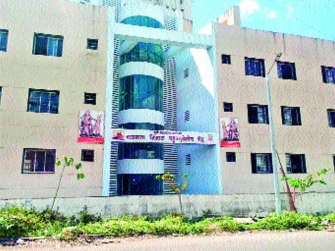When to migrate to a new building? | नवीन इमारतीत स्थलांतर कधी ? शिवसेना नेत्याची मागणी When to migrate to a new building? | नवीन इमारतीत स्थलांतर कधी ? शिवसेना नेत्याची मागणी