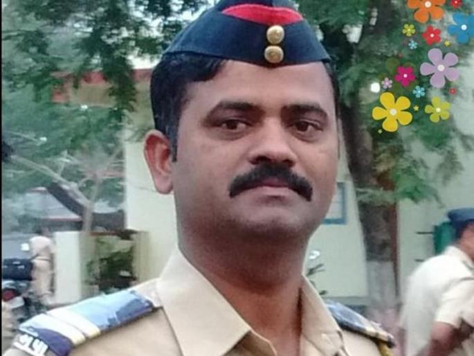 Container entered the checkpost, killing two policemen in osmanabad | चेकपोस्टमध्येच कंटेनर घुसला, भीषण अपघातात दोन पोलीस कर्मचाऱ्यांचा मृत्यू Container entered the checkpost, killing two policemen in osmanabad | चेकपोस्टमध्येच कंटेनर घुसला, भीषण अपघातात दोन पोलीस कर्मचाऱ्यांचा मृत्यू