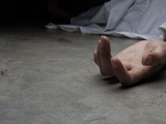 Plumber dies after falling from Charity Commissioner's office building | धर्मादाय आयुक्तांच्या कार्यालयाच्या इमारतीवरून पडून प्लम्बरचा मृत्यू Plumber dies after falling from Charity Commissioner's office building | धर्मादाय आयुक्तांच्या कार्यालयाच्या इमारतीवरून पडून प्लम्बरचा मृत्यू