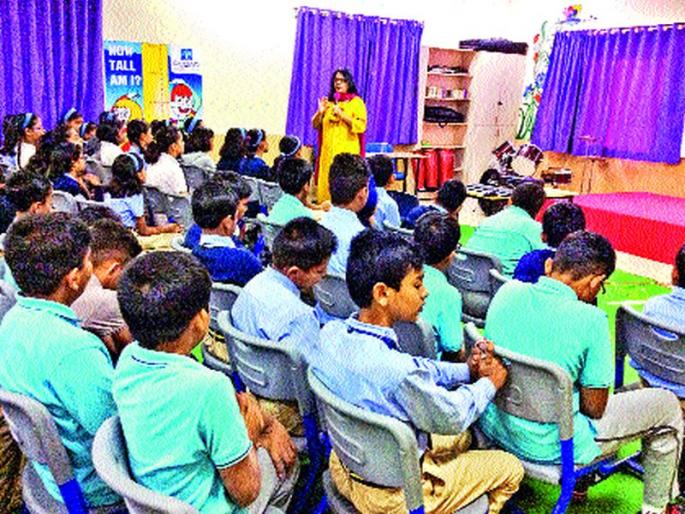 Parents should check the behavior of children on social media | पालकांनी सोशल मीडियावरील पाल्यांचा वावर तपासून पाहावा Parents should check the behavior of children on social media | पालकांनी सोशल मीडियावरील पाल्यांचा वावर तपासून पाहावा