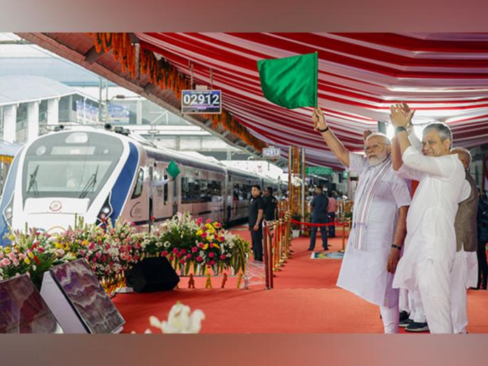 how much debt on the indian railways growing graph continues to surge over since last 4 years | १-२ नाही, भारतीय रेल्वेचे कर्ज तब्बल ८ हजार कोटींनी वाढले! २०२० पासून अनेकपटीने भर पडली how much debt on the indian railways growing graph continues to surge over since last 4 years | १-२ नाही, भारतीय रेल्वेचे कर्ज तब्बल ८ हजार कोटींनी वाढले! २०२० पासून अनेकपटीने भर पडली