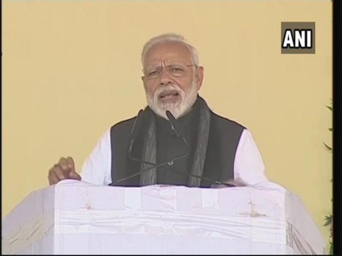 Pakistan is roaming around with its begging bowl but it’s not getting help from the world - PM Modi | पाकिस्तान भिकेचा कटोरा घेऊन फिरतोय -  पंतप्रधान नरेंद्र मोदी 