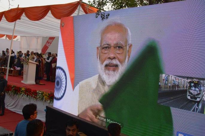 'One country, one card' for transport: Prime Minister Narendra Modi | दळवळणासाठी ‘एक देश, एक कार्ड’ : पंतप्रधान नरेंद्र मोदी 'One country, one card' for transport: Prime Minister Narendra Modi | दळवळणासाठी ‘एक देश, एक कार्ड’ : पंतप्रधान नरेंद्र मोदी