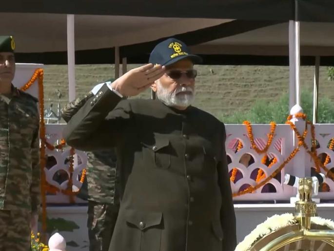 Kargil Vijay Diwas PM Modi lashes out at opponents of Agniveer scheme | "माझा आवाज दहशतवाद्यांपर्यंत पोहोचत असेल पण..."; कारगीलमधून पंतप्रधान मोदींचा पाकिस्तानला इशारा Kargil Vijay Diwas PM Modi lashes out at opponents of Agniveer scheme | "माझा आवाज दहशतवाद्यांपर्यंत पोहोचत असेल पण..."; कारगीलमधून पंतप्रधान मोदींचा पाकिस्तानला इशारा