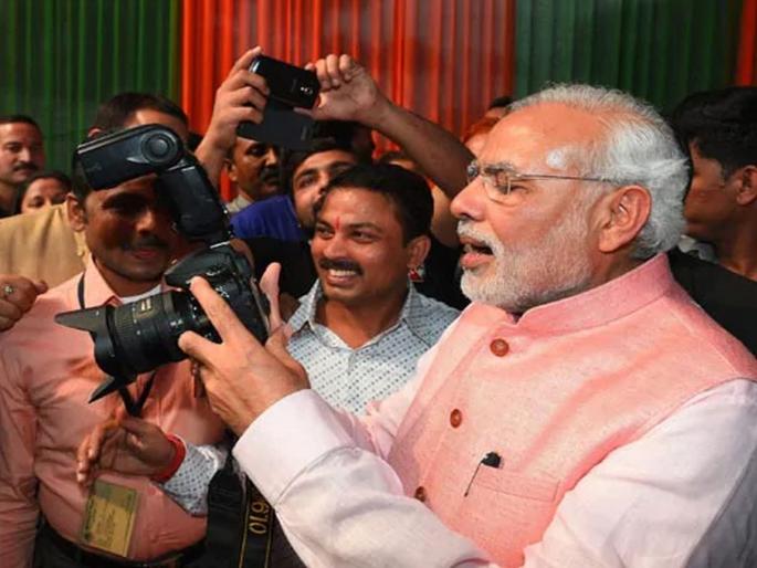 pm narendra modi says he used email and digital camera in 1988 know the truth | 1988 मध्ये ई-मेल, डिजिटल कॅमेऱ्याचा वापर; जाणून घ्या मोदींच्या दाव्यात किती तथ्य? pm narendra modi says he used email and digital camera in 1988 know the truth | 1988 मध्ये ई-मेल, डिजिटल कॅमेऱ्याचा वापर; जाणून घ्या मोदींच्या दाव्यात किती तथ्य?