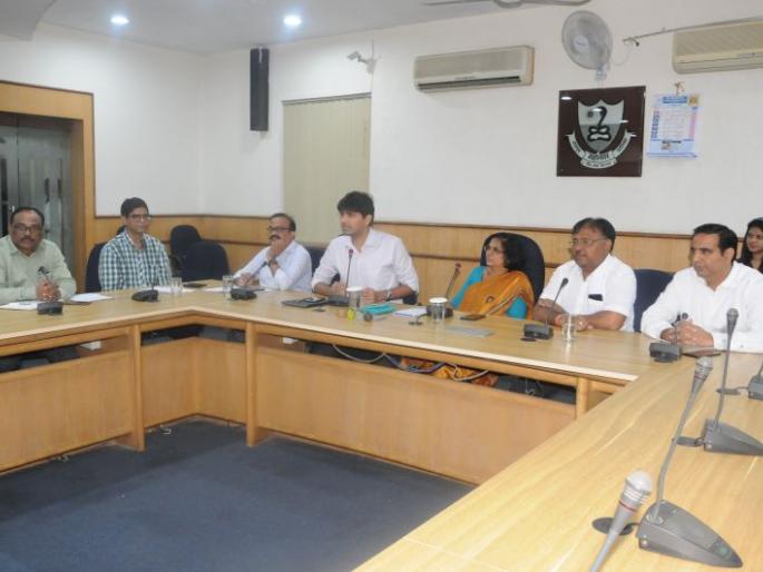 Municipal machinery ready for PM's visit | पंतप्रधानांच्या दौऱ्यासाठी मनपाची यंत्रणा सज्ज Municipal machinery ready for PM's visit | पंतप्रधानांच्या दौऱ्यासाठी मनपाची यंत्रणा सज्ज