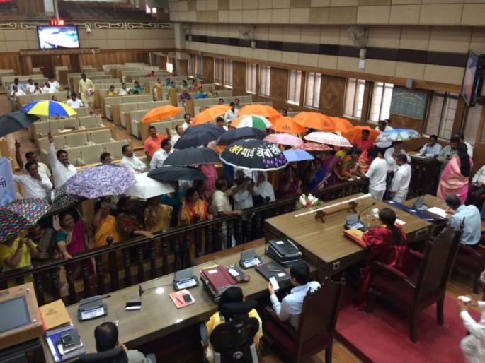 All Political parties agitation at Pune Municipal Corporation | पुणे महापालिकेत गळत्या छतावरून रणकंदन ! All Political parties agitation at Pune Municipal Corporation | पुणे महापालिकेत गळत्या छतावरून रणकंदन !