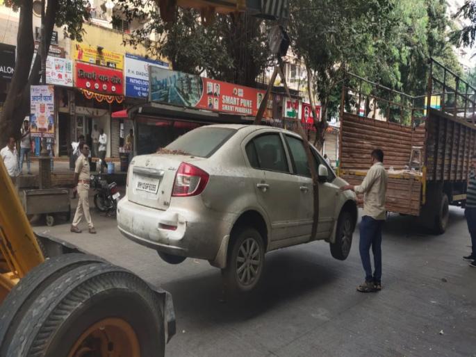 Action of Pune Municipal Corporation; 139 abandoned vehicles found on roads and footpaths were confiscated | पुणे महापालिकेची कारवाई; रस्ते, पदपथ ठिकठिकाणी आढळणारी १३९ बेवारस वाहने जप्त Action of Pune Municipal Corporation; 139 abandoned vehicles found on roads and footpaths were confiscated | पुणे महापालिकेची कारवाई; रस्ते, पदपथ ठिकठिकाणी आढळणारी १३९ बेवारस वाहने जप्त