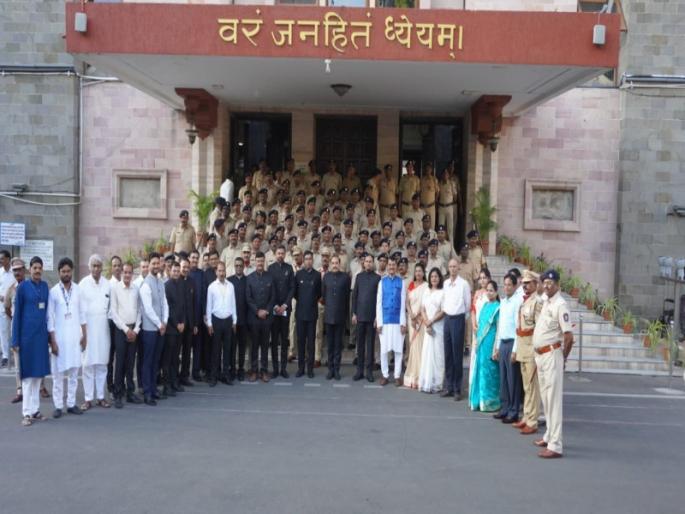 Absent on Maharashtra Day Action against 2 thousand 300 employees of Pune Municipal Corporation, Commissioner's order | महाराष्ट्र दिनाला अनुपस्थित; पुणे महापालिकेच्या २ हजार ३०० कर्मचाऱ्यांवर कारवाई, आयुक्तांचे आदेश Absent on Maharashtra Day Action against 2 thousand 300 employees of Pune Municipal Corporation, Commissioner's order | महाराष्ट्र दिनाला अनुपस्थित; पुणे महापालिकेच्या २ हजार ३०० कर्मचाऱ्यांवर कारवाई, आयुक्तांचे आदेश