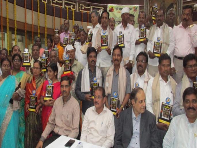 New record in Pune Municipal Corporation: Retired 125 servants on the same day | पुणे महापालिकेत नवा विक्रम : एकाच दिवशी १२५ सेवक निवृत्त  New record in Pune Municipal Corporation: Retired 125 servants on the same day | पुणे महापालिकेत नवा विक्रम : एकाच दिवशी १२५ सेवक निवृत्त