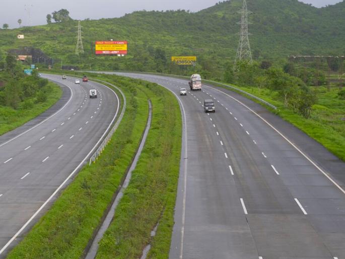 At the end of the contractor's receipt | ठेकेदाराला मिळाली अखेर दिशा, स्थलदर्शक फलक बसविण्यास सुरवात At the end of the contractor's receipt | ठेकेदाराला मिळाली अखेर दिशा, स्थलदर्शक फलक बसविण्यास सुरवात