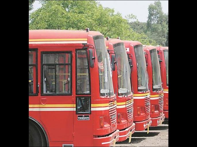 travelers pant torn in pmp bus files complaint | बसच्या सीटमुळे प्रवाशाची पॅंट फाटली, पुणे पोलिसांत तक्रार दाखल travelers pant torn in pmp bus files complaint | बसच्या सीटमुळे प्रवाशाची पॅंट फाटली, पुणे पोलिसांत तक्रार दाखल