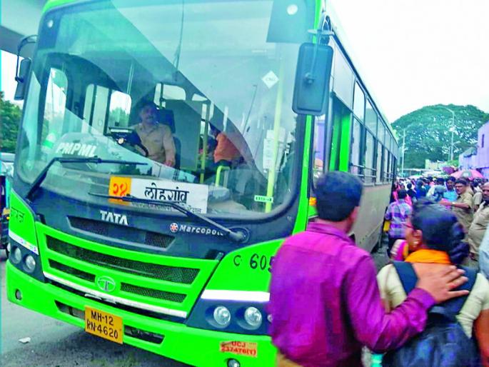 pmpl new modern bus no useful for passengers | आधुनिक बस प्रवाशांसाठी ' बिनकामाच्या ' pmpl new modern bus no useful for passengers | आधुनिक बस प्रवाशांसाठी ' बिनकामाच्या '