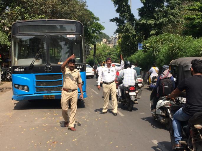Driving Drivers Hold On! The PMP, which came along the opposite side, closed the road | वाहनचालकांची बसली पाचावर धारण!!! उलट्या बाजूने आलेल्या पीएमपीने रस्ता बंद Driving Drivers Hold On! The PMP, which came along the opposite side, closed the road | वाहनचालकांची बसली पाचावर धारण!!! उलट्या बाजूने आलेल्या पीएमपीने रस्ता बंद
